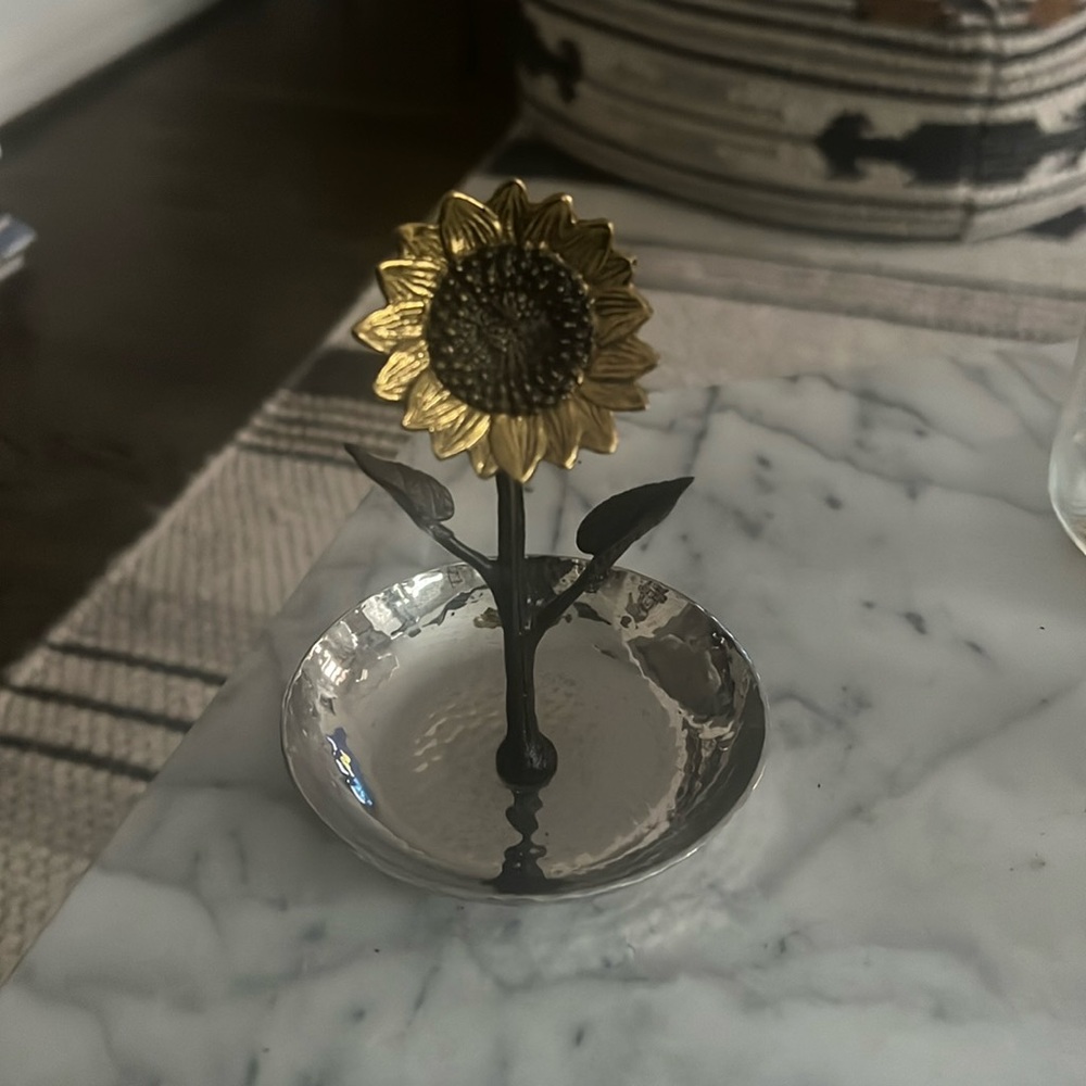 Michael Aram Sunflower ring catch all. Given as a gift. No box.